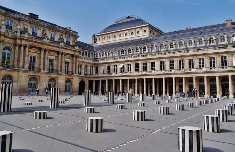 Grande cours du Palais Royal Paris