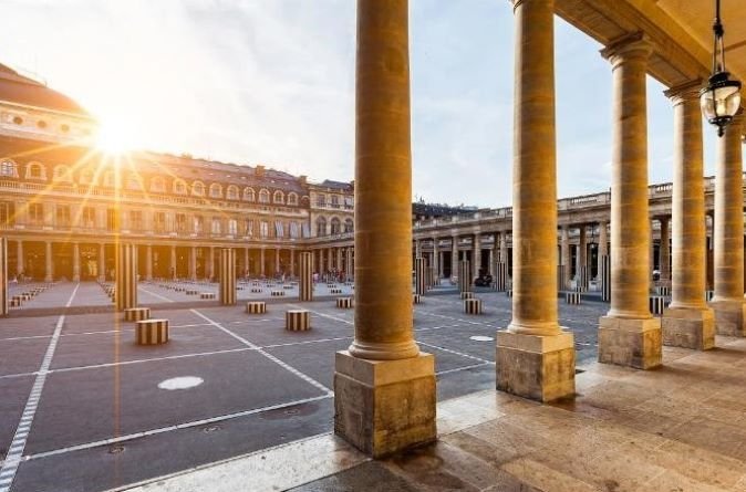 Palais Royal Paris au couché de soleil R